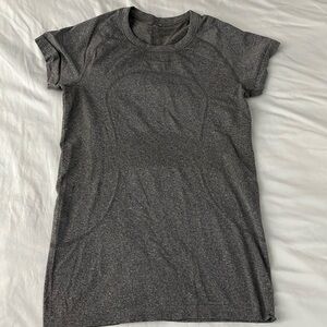 EUC lulemon t shirt